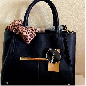 Steve Madden Bjuno bag, NWT. 14”W, 10”H , 4” D.adjustable/removable strap, scarf